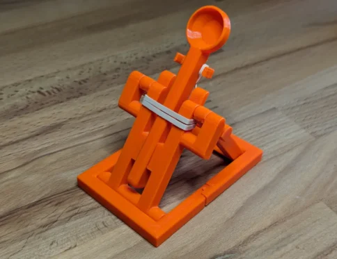 Pop-up Catapult – Launch, Aim & Play